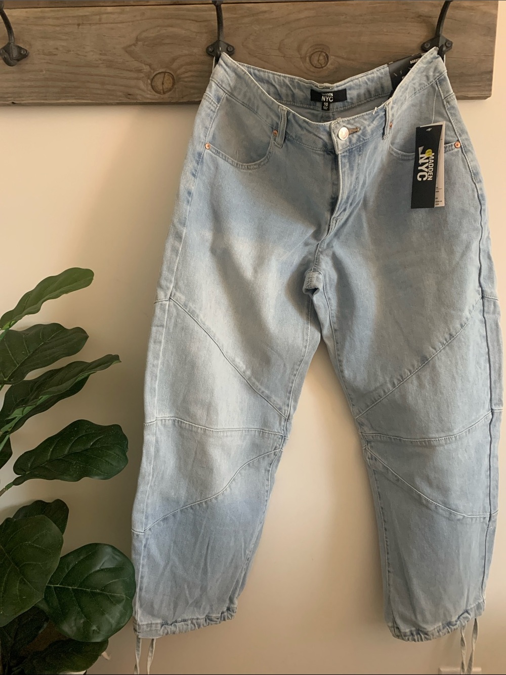 NYC Light Wash Boyfriend Jeans - Relaxed Panel-Stitch Fit